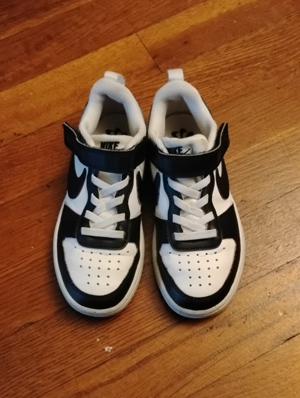 Nike Kids Low-Top Sneakers in Black and White